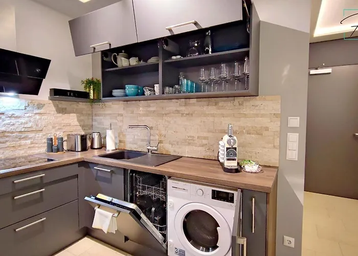 Homely P1 - Elegant Self-check-in Studio-apartment In -with Kitchen And Washing Machine Appartement