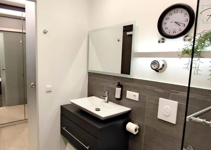 Homely P1 - Elegant Self-check-in Studio-apartment In -with Kitchen And Washing Machine Apartment